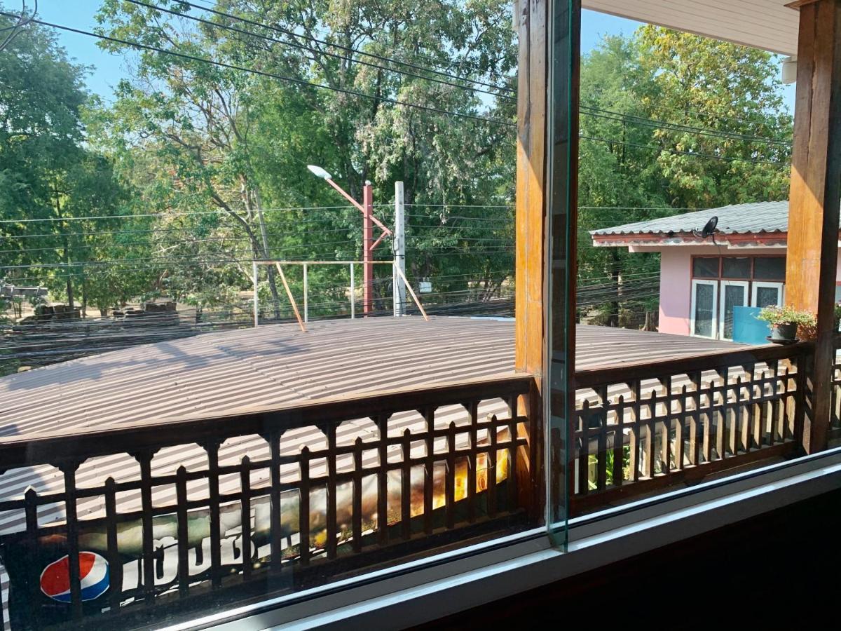 Une Jai Place เรือนอุ่นใจ Phimai Exterior foto